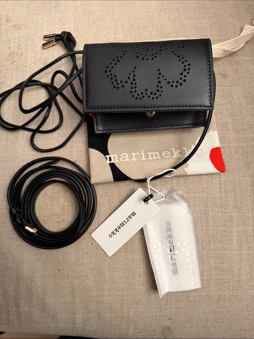 NWT Marimekko IMPRINT BELT WALLET UNIKKO in Black